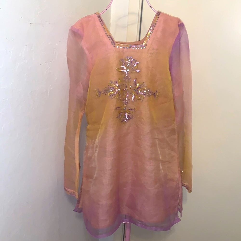 ISHQ Women's embroidered blouse Medium